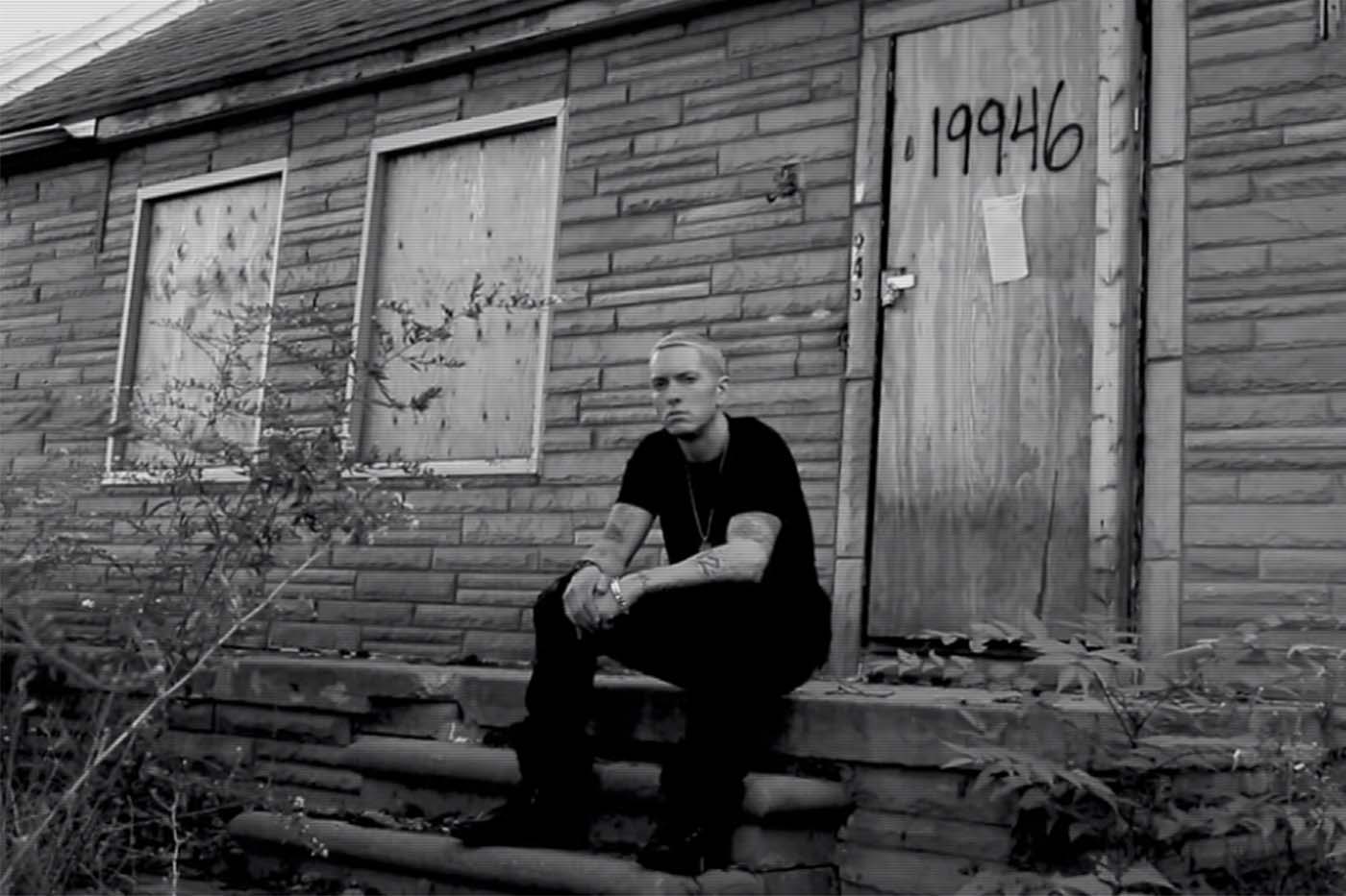 Him old this house. The Marshall Mathers LP 2. 19946 Эминем. Дом Эминема в Детройте. MMLP Eminem.