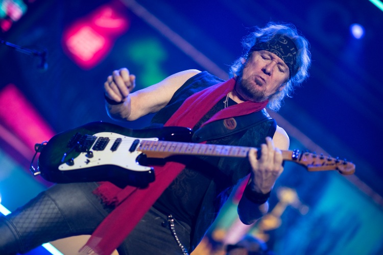 Adrian Smith (Iron Maiden) pierde su casa en el incendio de Los Ángeles