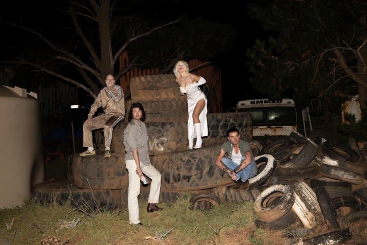 Los australianos Amyl & The Sniffers vuelven con un doble single