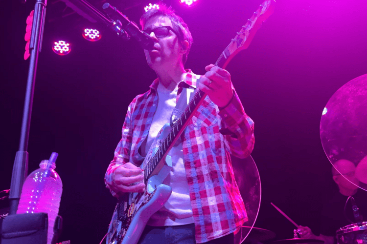 Weezer añaden “Celebrity Skin” de Hole a su setlist