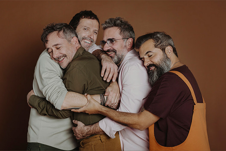 Love Of Lesbian comparten su canto a la amistad