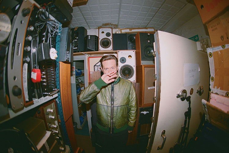 Joy Orbison pone su “flight fm” en manos de fred again..