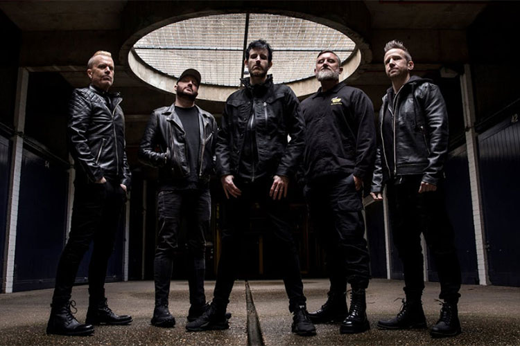 Pendulum combinan drum'n'bass, metal y rap en “Napalm”