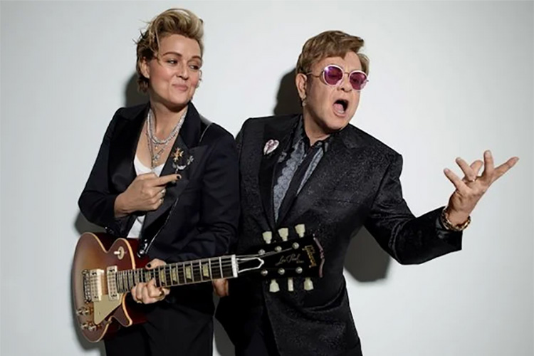 Elton John y Brandi Carlile juntos en “Who Believes In Angels”